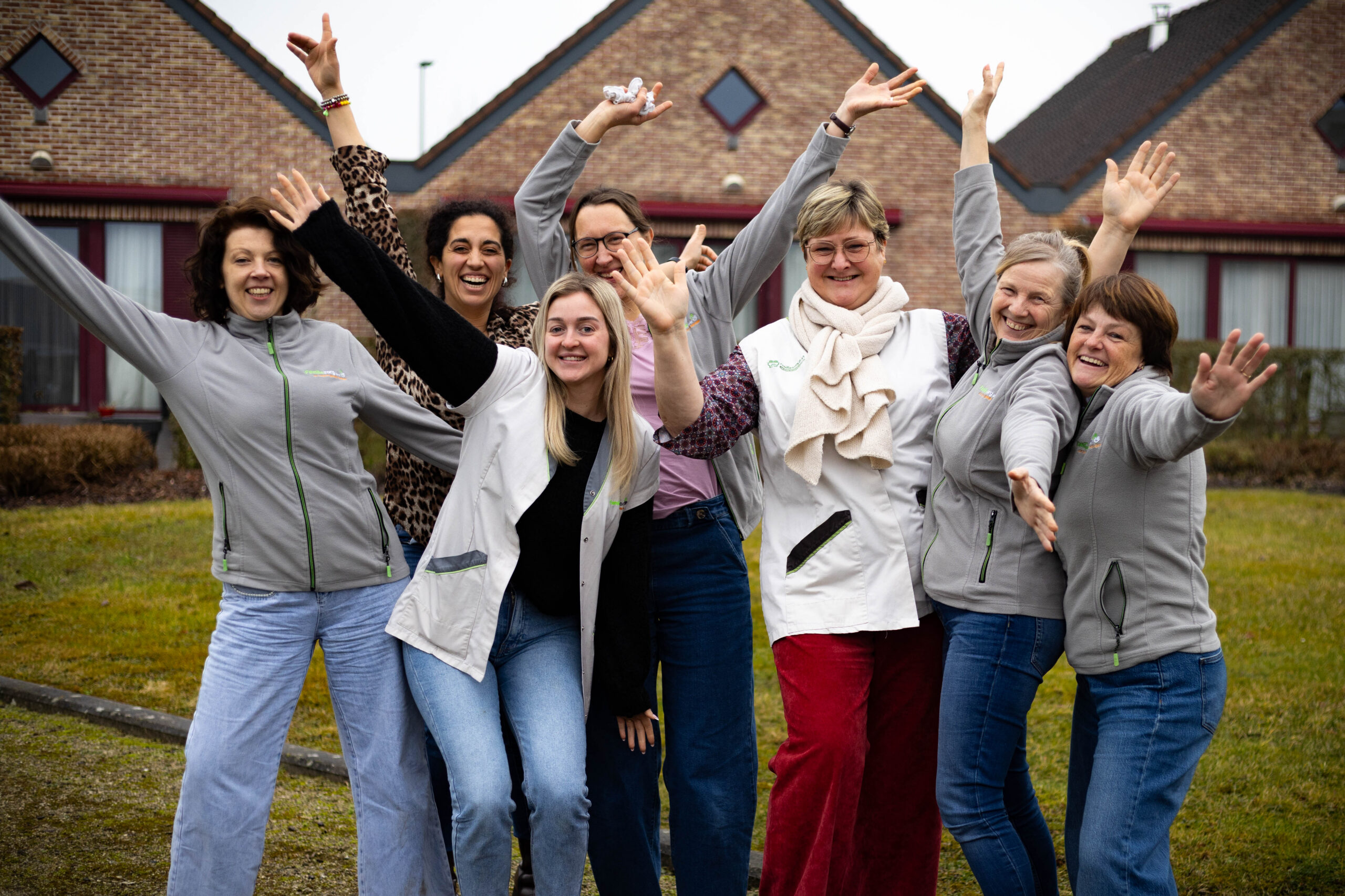 Groepsfoto van het team van CDO Ter Ronne, het centrum voor dagopvang voor jonge personen met dementie in Ronse.